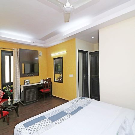 Hotel Oyo 13451 Star Corporate Avenue à New Delhi Extérieur photo