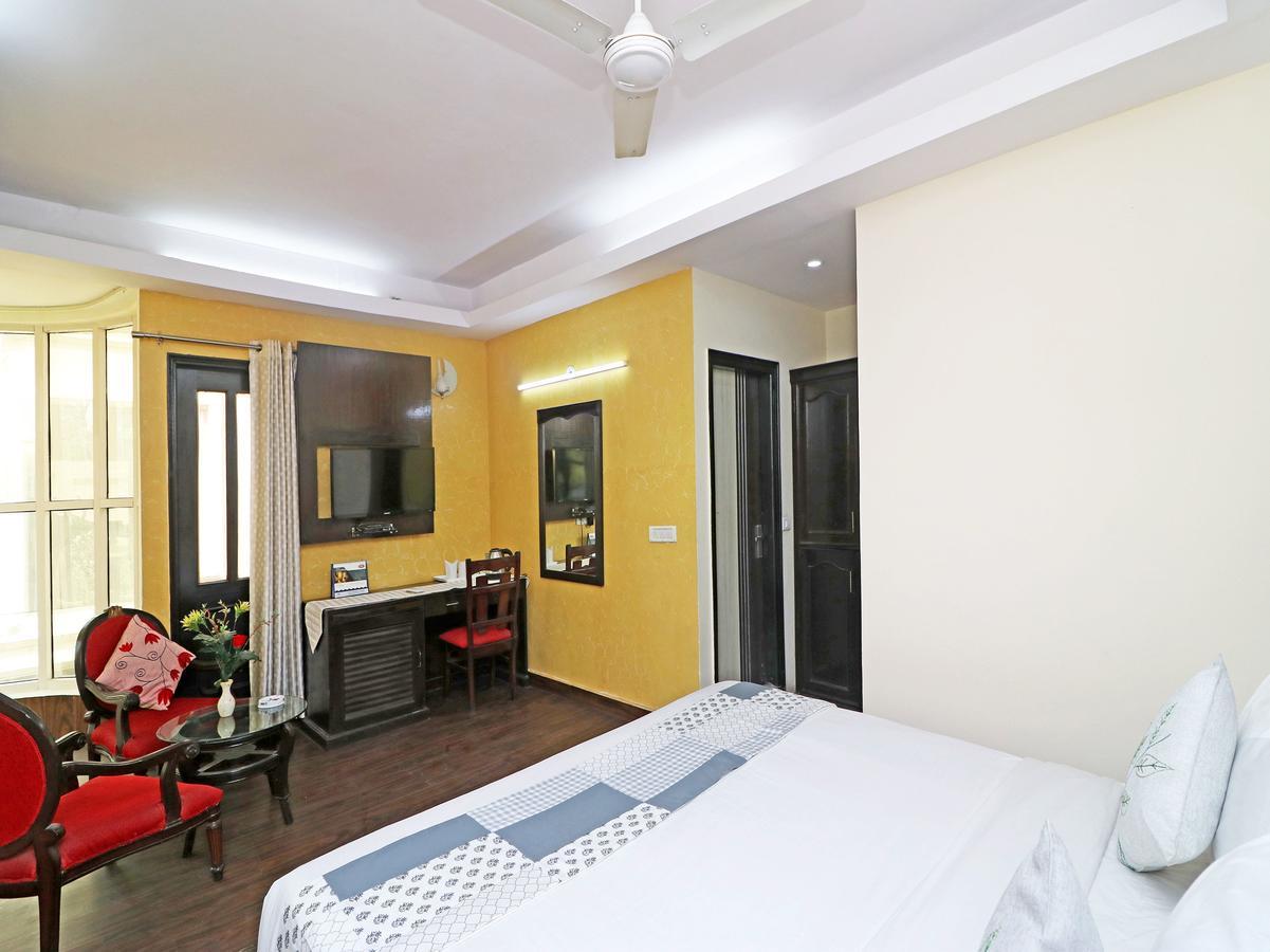 Hotel Oyo 13451 Star Corporate Avenue à New Delhi Extérieur photo
