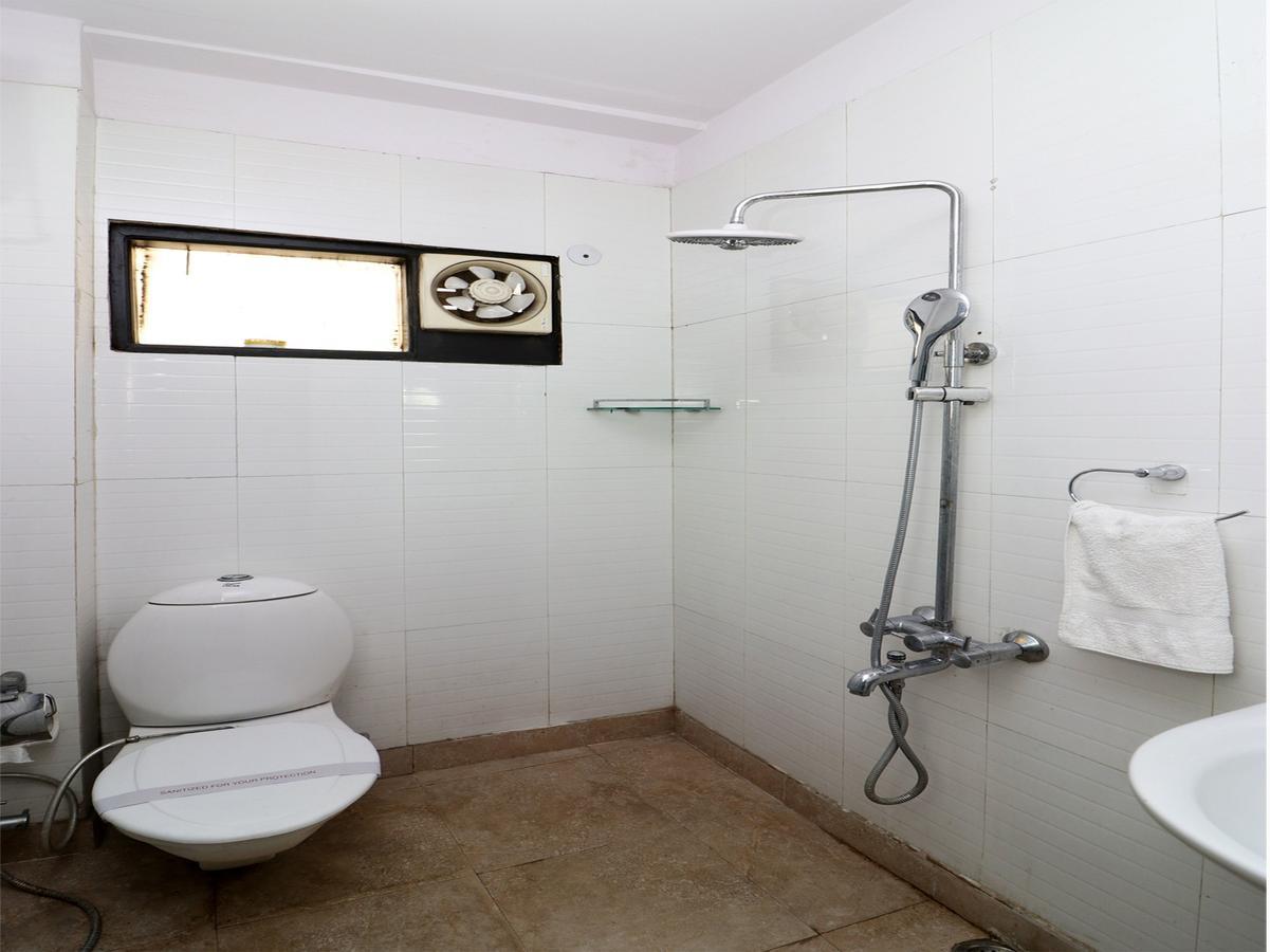 Hotel Oyo 13451 Star Corporate Avenue à New Delhi Extérieur photo