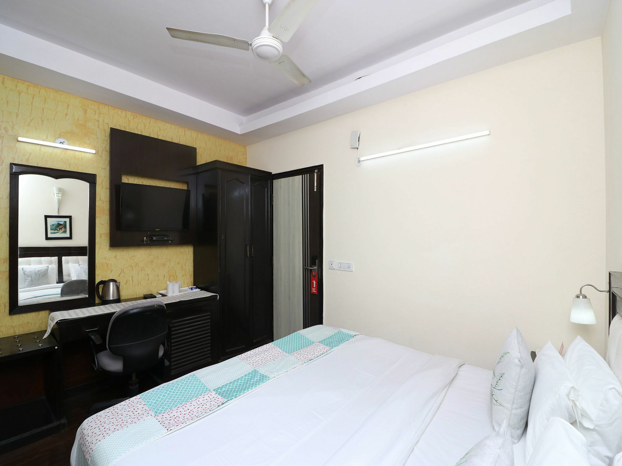Hotel Oyo 13451 Star Corporate Avenue à New Delhi Extérieur photo