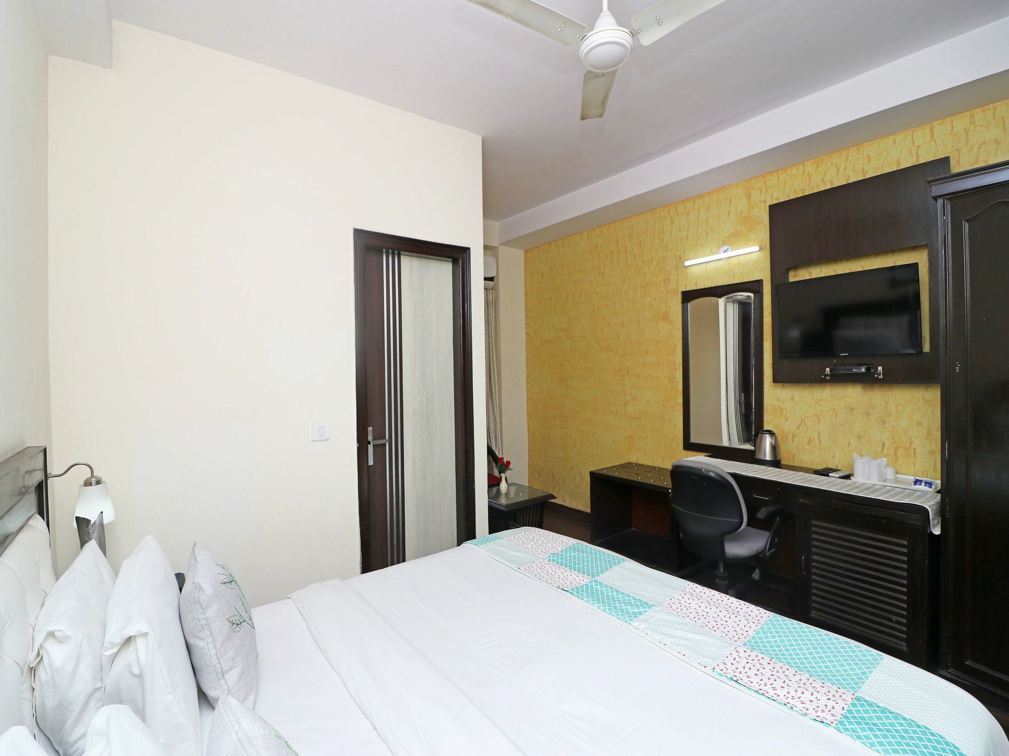 Hotel Oyo 13451 Star Corporate Avenue à New Delhi Extérieur photo