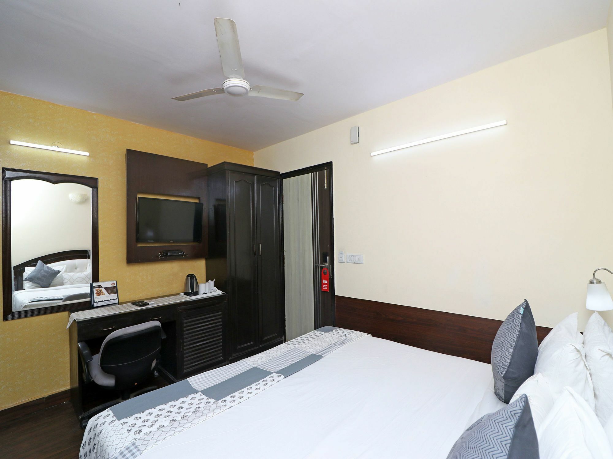 Hotel Oyo 13451 Star Corporate Avenue à New Delhi Extérieur photo