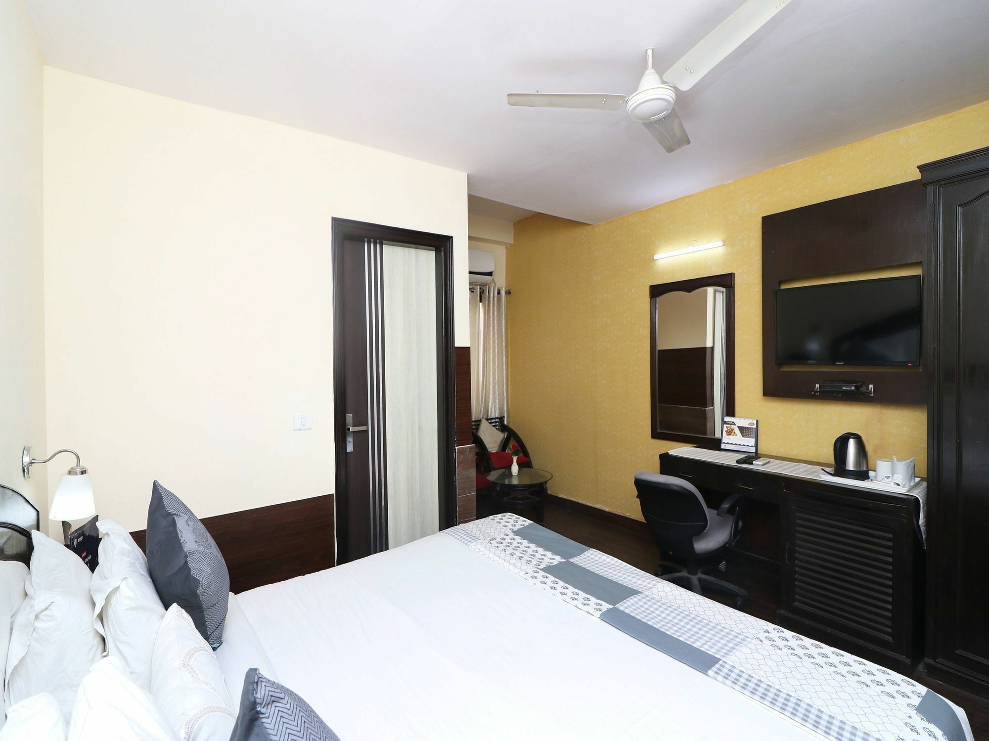 Hotel Oyo 13451 Star Corporate Avenue à New Delhi Extérieur photo